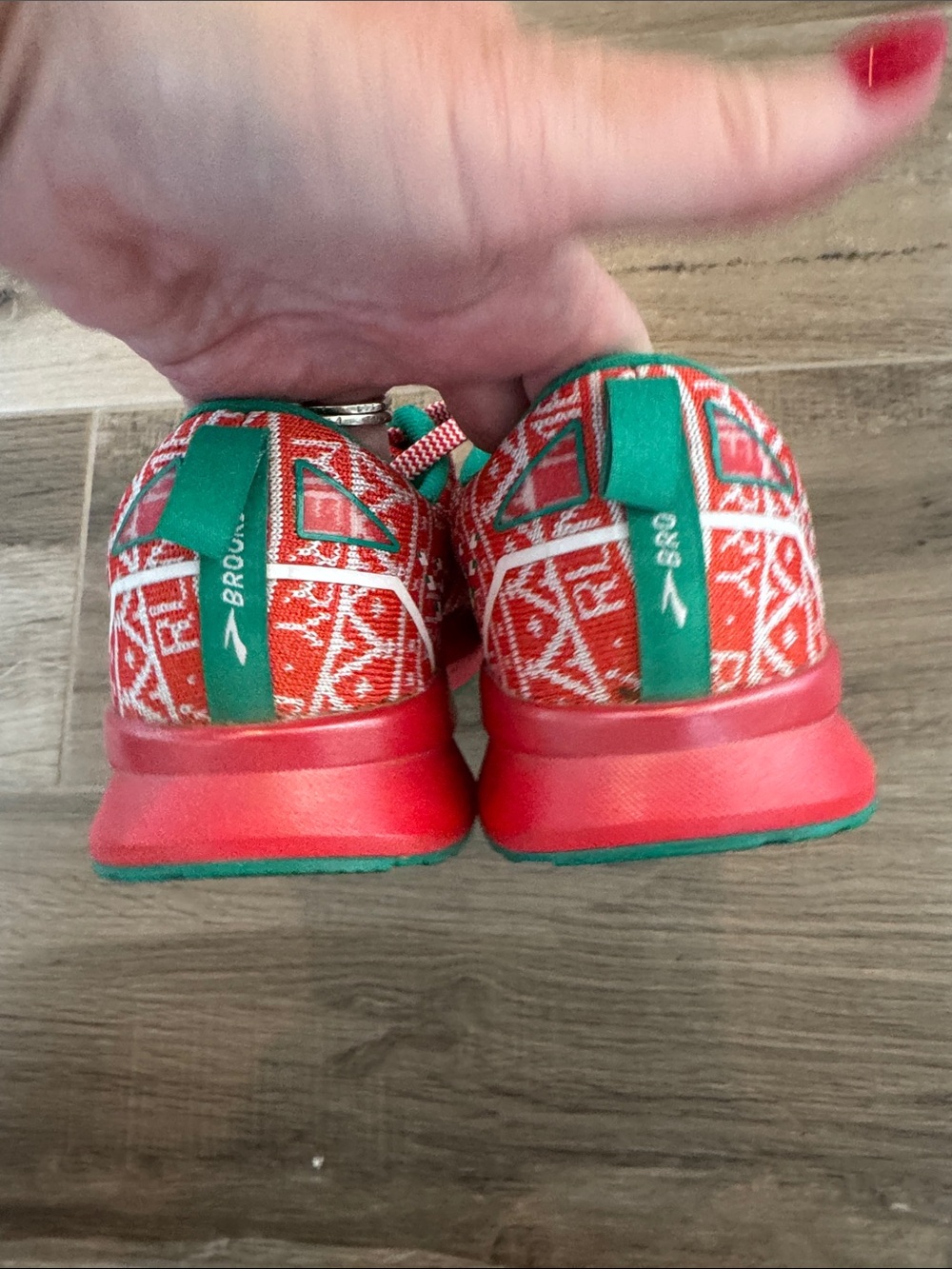 Brooks 7 1/2 Levitate Run Merry print sneakers shoes - Picture 4 of 5